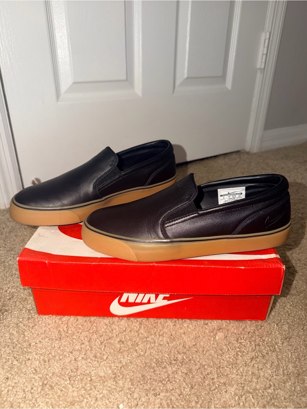 Nike Toki Slip Leather Premium Men’s Size 9 Black Gum Slip-On